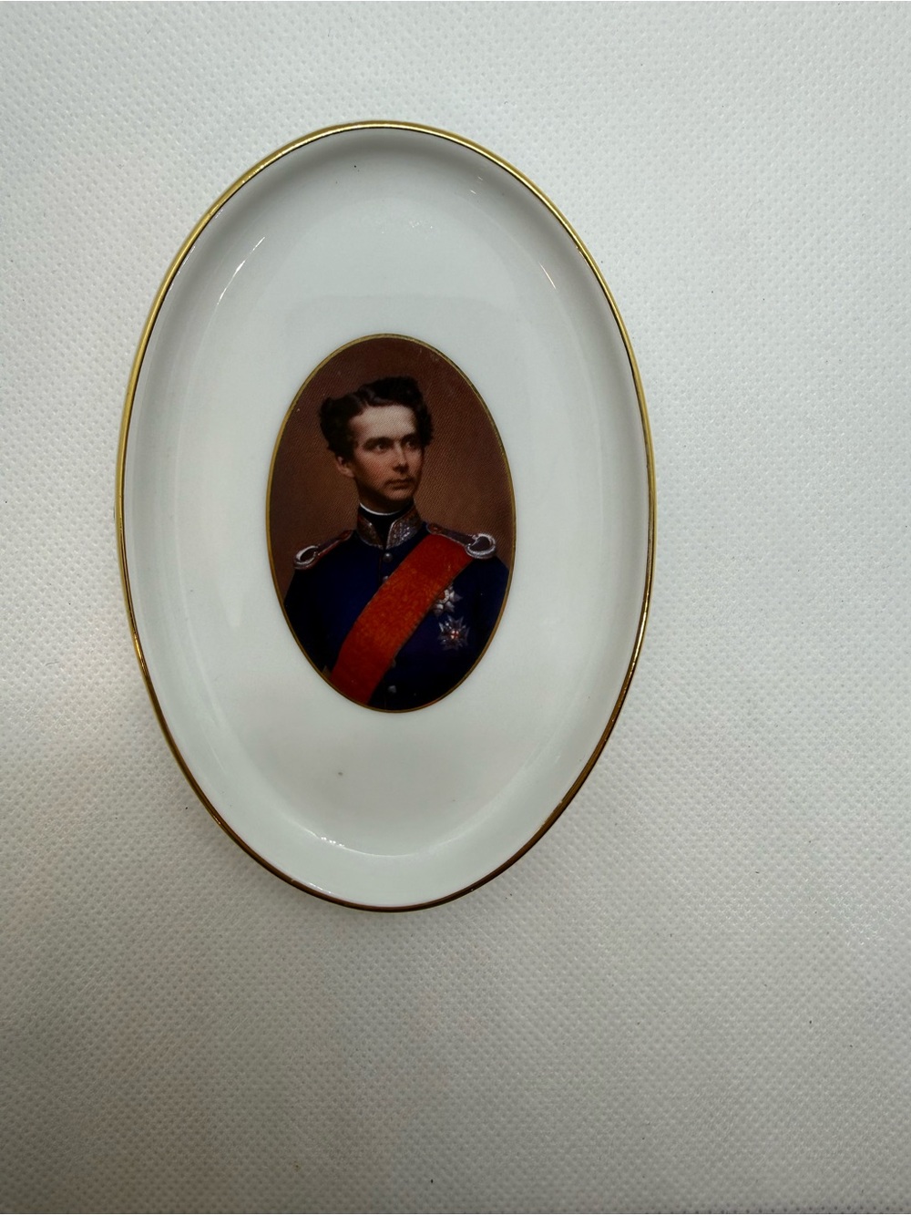 Porcelain Portrait Oval Dish with Gold Rim